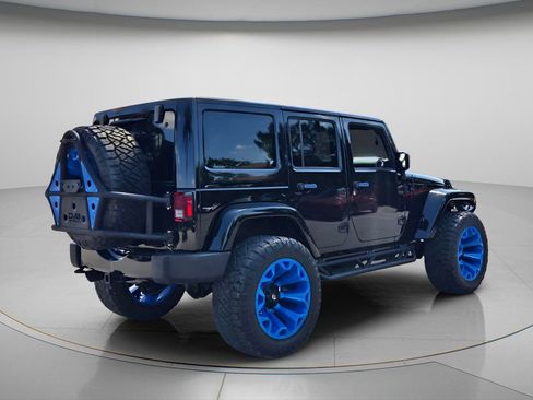Used 2018 Jeep Wrangler Unlimited Sahara AWD/4WD image 6