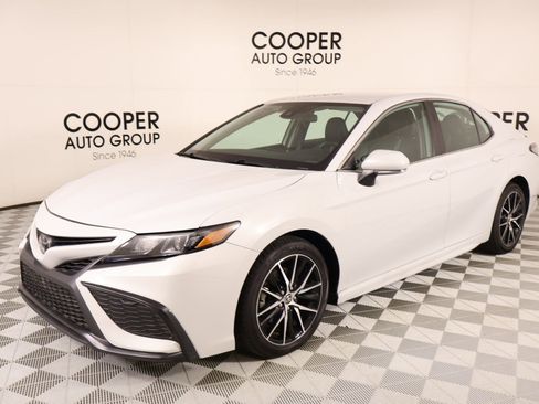 Used 2023 Toyota Camry SE FWD image 9