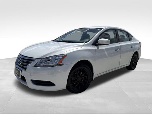 Used 2015 Nissan Sentra SV FWD image 1
