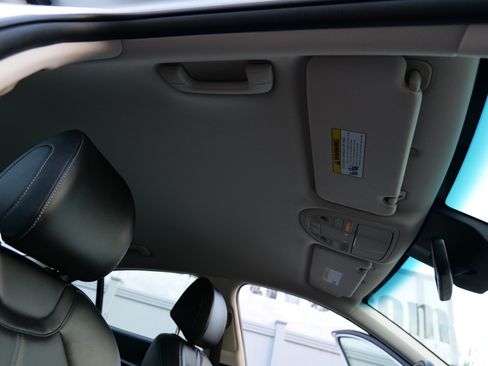 Used 2023 Genesis G70 2.0T image 40