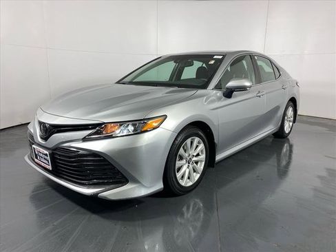 Certified 2018 Toyota Camry LE image 3