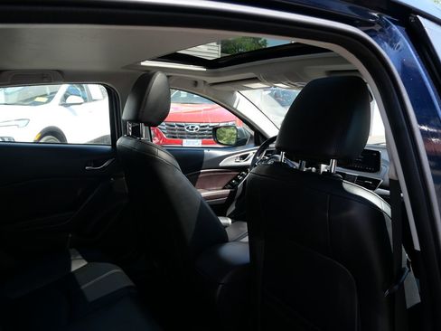 Used 2018 MAZDA MAZDA3 Touring FWD image 23