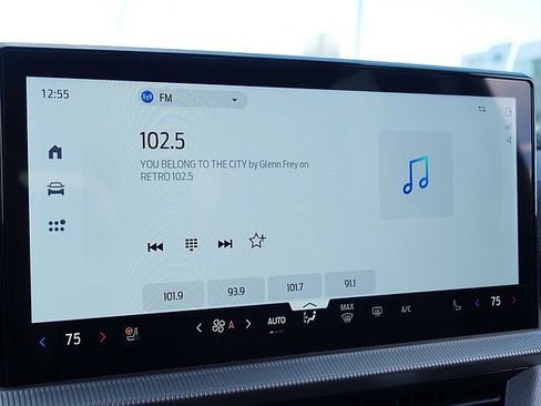 Used 2025 Ford Explorer Active w/ Active Comfort Package image 39