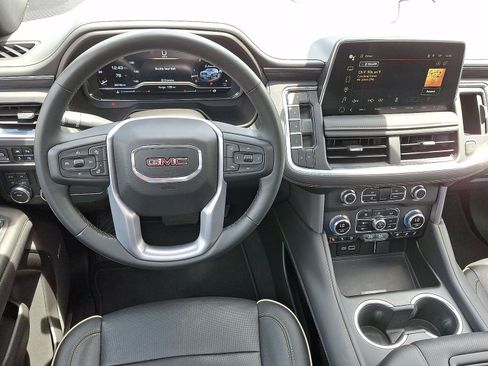 Used 2024 GMC Yukon SLT w/ SLT Premium Package AWD/4WD image 21