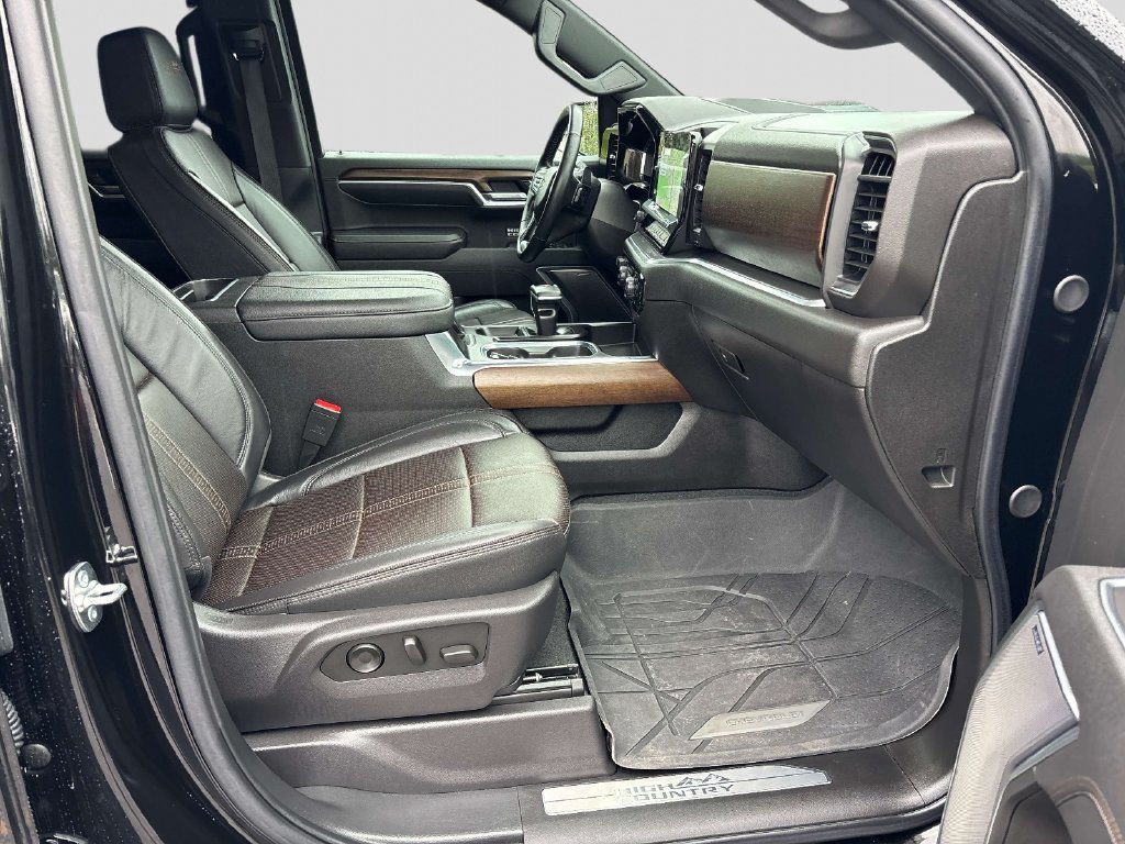 Used 2025 Chevrolet Silverado 1500 High Country w/ Midnight Edition AWD/4WD image 13