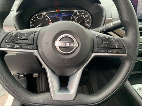 Used 2025 Nissan Altima 2.5 SV image 29