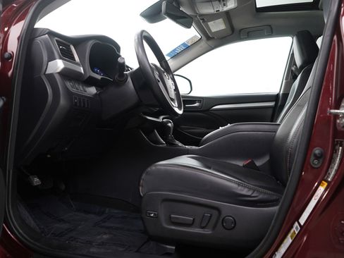 Used 2017 Toyota Highlander XLE image 22