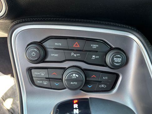 Used 2020 Dodge Challenger SXT w/ Driver Convenience Group RWD image 15