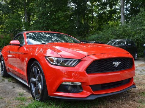 Used 2016 Ford Mustang Convertible w/ Equipment Group 051A RWD image 4