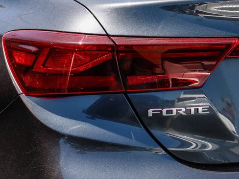 Used 2023 Kia Forte LXS FWD image 7