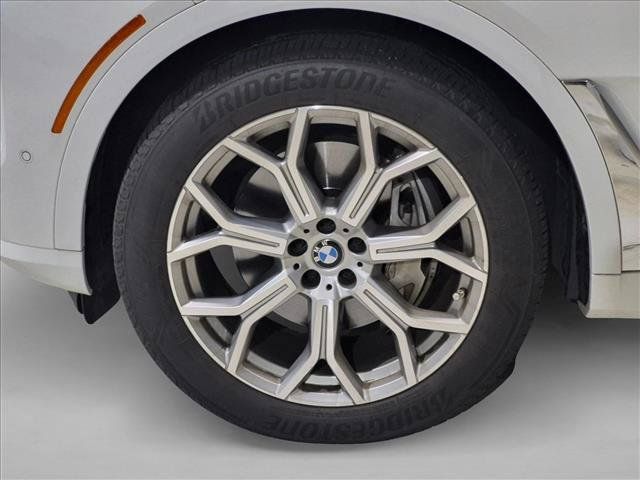 Used 2023 BMW X7 xDrive40i AWD/4WD image 7