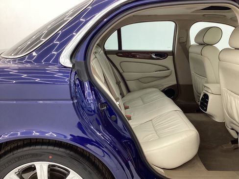 Used 2004 Jaguar XJ8 image 21