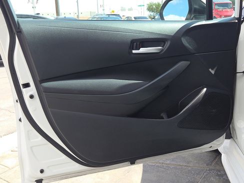 Used 2021 Toyota Corolla LE image 8