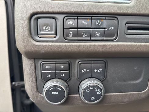 Used 2022 Chevrolet Tahoe Z71 w/ Luxury Package image 10