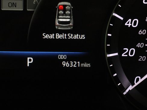 Used 2021 Toyota Highlander XLE AWD/4WD image 34