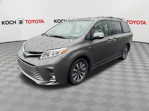 Used 2019 Toyota Sienna Limited Premium image 3