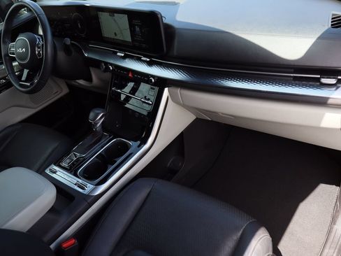 Used 2023 Kia Carnival SX Prestige FWD image 31