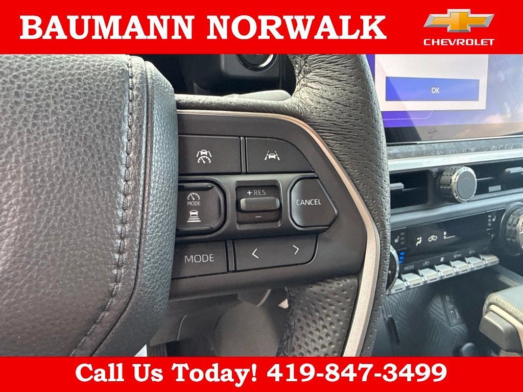 Used 2025 Toyota Tacoma Limited AWD/4WD image 31