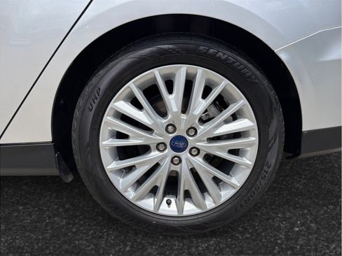 Used 2018 Ford Focus Titanium w/ Titanium Technology Package FWD image 15