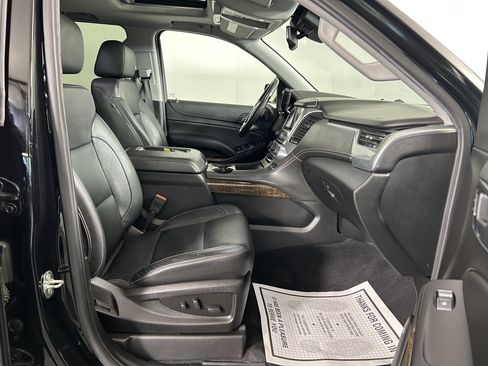 Used 2020 Chevrolet Suburban LT w/ Luxury Package AWD/4WD image 23