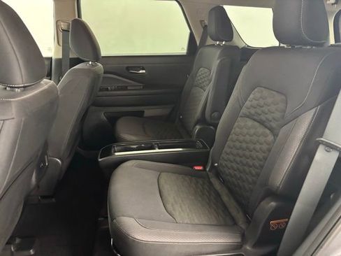 Used 2022 Nissan Pathfinder SV w/ SV Premium Package image 13