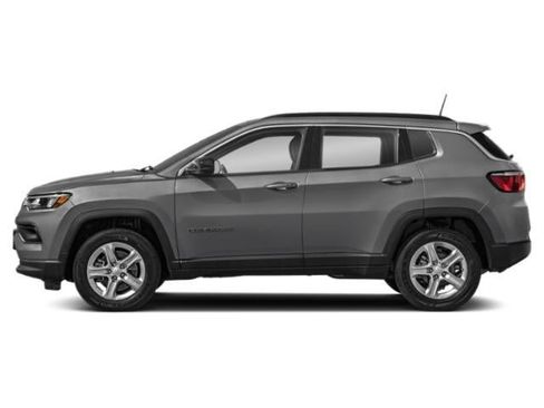 Used 2023 Jeep Compass Latitude AWD/4WD image 2