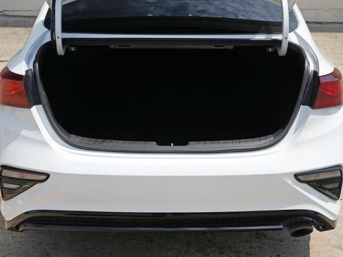 Used 2019 Kia Forte LXS FWD image 9