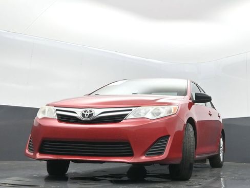 Used 2014 Toyota Camry LE image 26