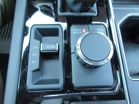 Used 2025 Toyota Tundra Limited AWD/4WD image 35