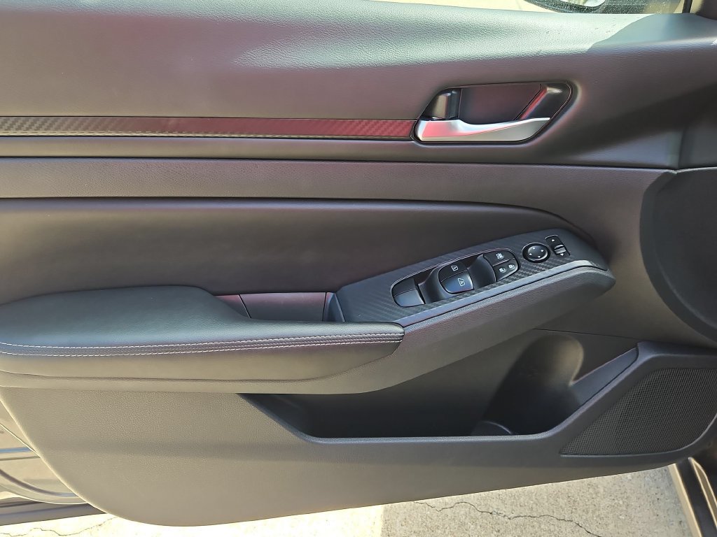 Used 2025 Nissan Altima 2.5 SV FWD image 11