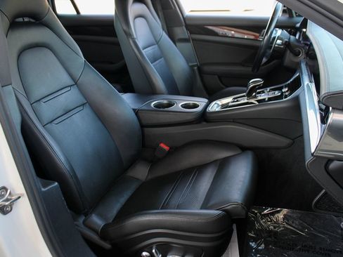 Used 2020 Porsche Panamera image 21