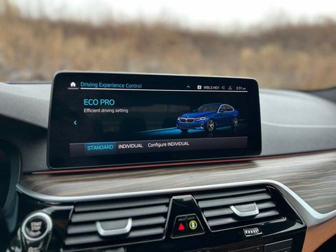 Used 2022 BMW 530i xDrive 530i xDrive Sedan w/ Convenience Package image 28