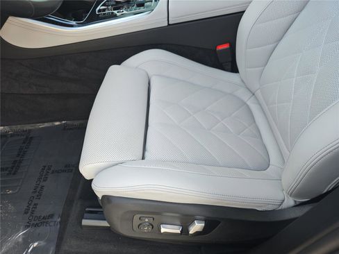 Used 2025 BMW X5 xDrive40i w/ Executive Package image 14