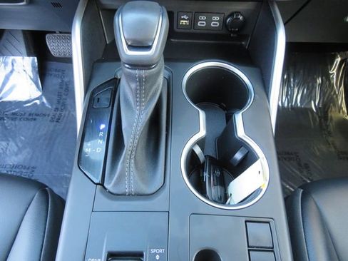 Certified 2023 Toyota Highlander XLE image 26