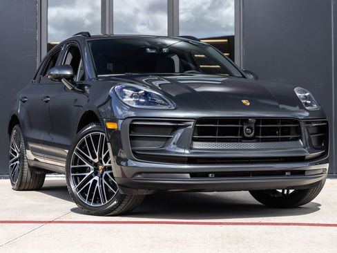 Certified 2026 Porsche Macan AWD/4WD image 6
