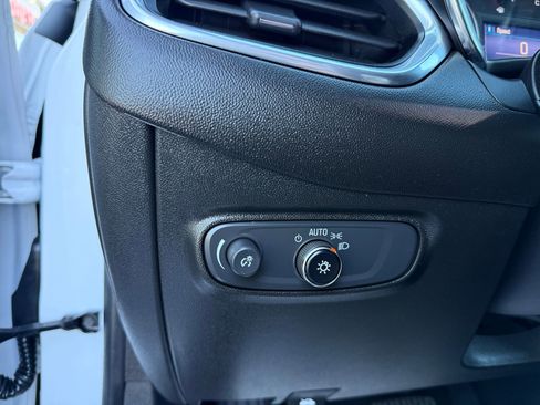 Used 2020 Chevrolet Equinox LT image 40