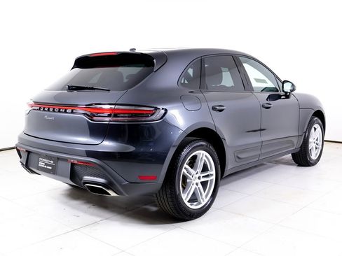 Certified 2025 Porsche Macan AWD/4WD image 32