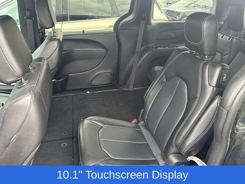 Used 2025 Chrysler Pacifica Select FWD image 9