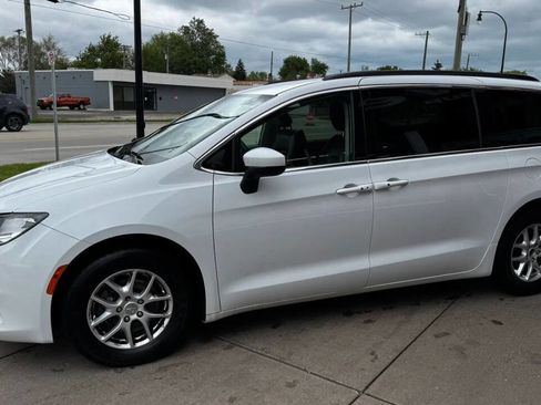 Used 2020 Chrysler Voyager Lxi FWD image 11