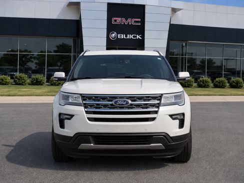 Used 2019 Ford Expedition Limited w/ Equipment Group 301A AWD/4WD image 2