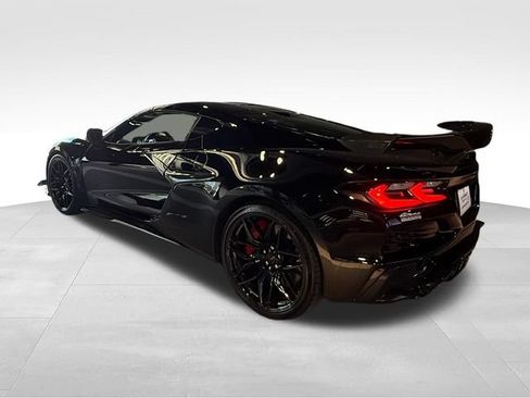 Used 2025 Chevrolet Corvette Z06 w/ Z07 Performance Package RWD image 3
