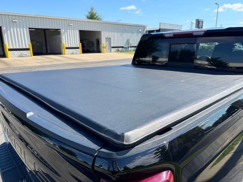 Used 2021 Chevrolet Silverado 1500 LTZ AWD/4WD image 15