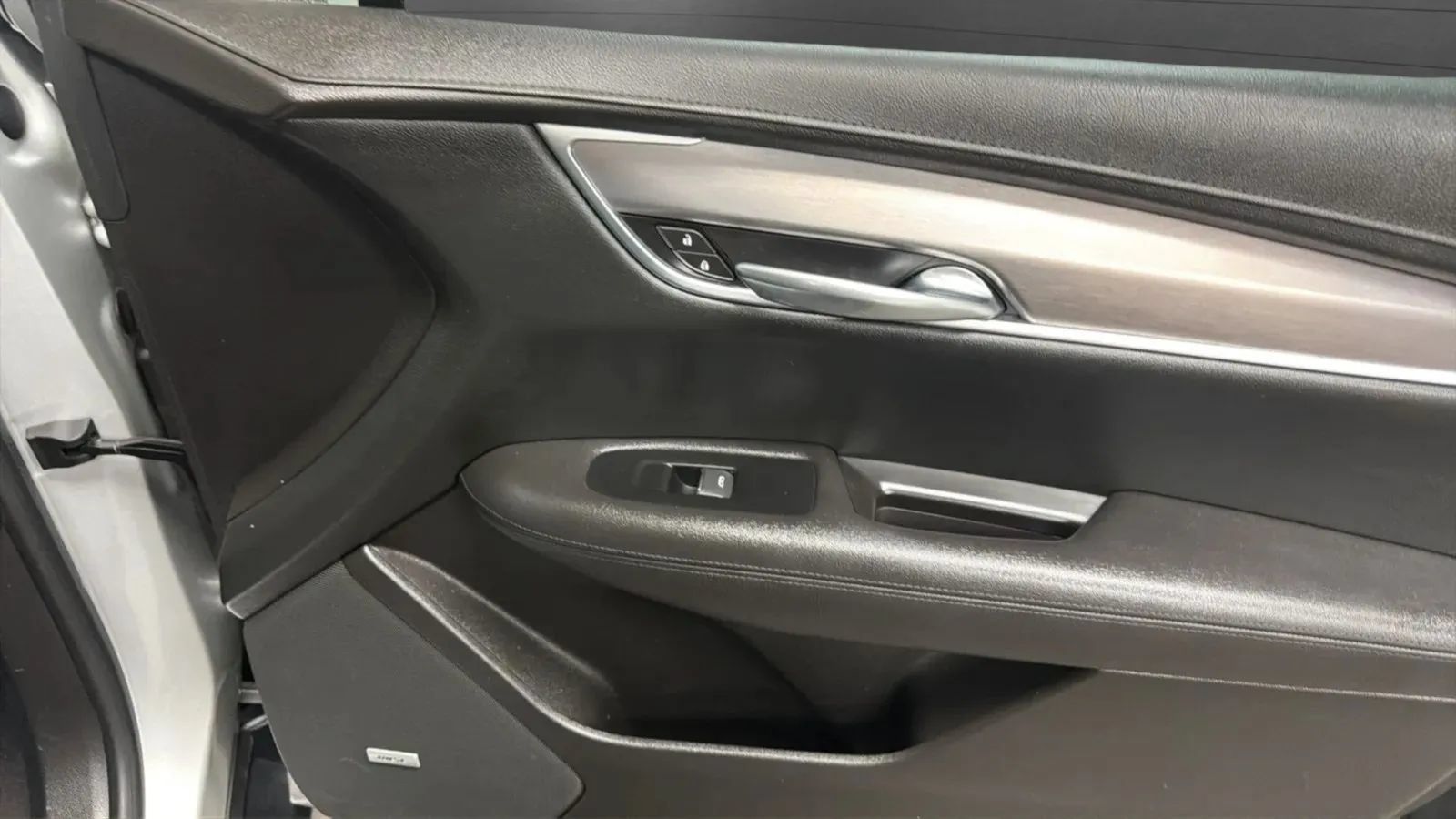 Used 2017 Cadillac XT5 Luxury FWD image 18