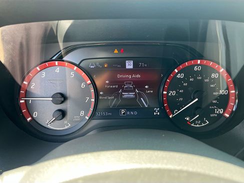 Used 2024 Nissan Titan PRO-4X w/ Pro-4x Convenience Package AWD/4WD image 12