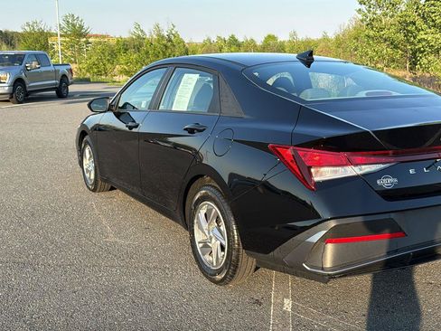 Used 2024 Hyundai Elantra SE FWD image 9