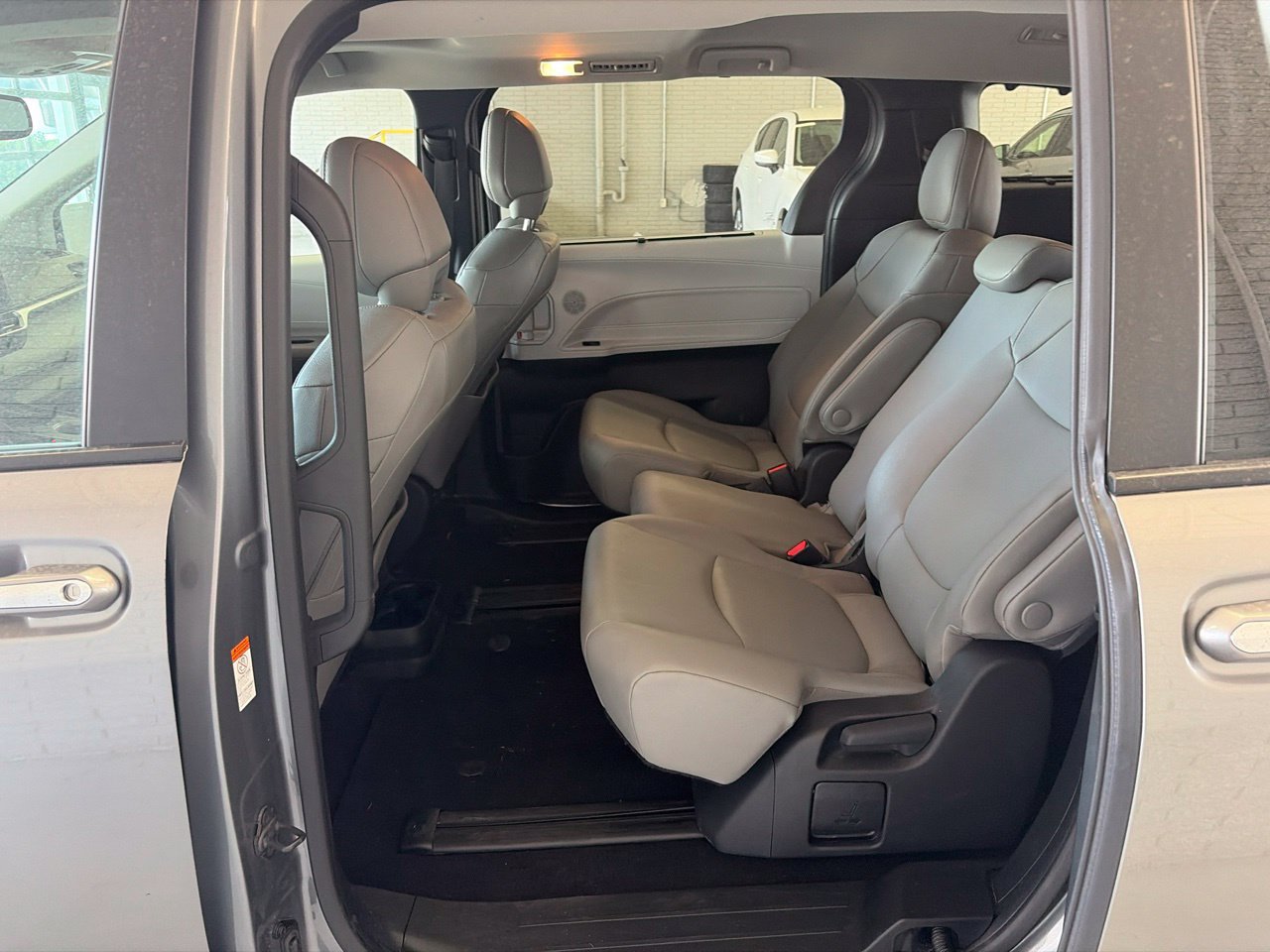 Used 2026 Toyota Sienna XLE FWD image 8