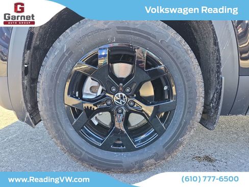 New 2026 Volkswagen Atlas Peak Edition image 9