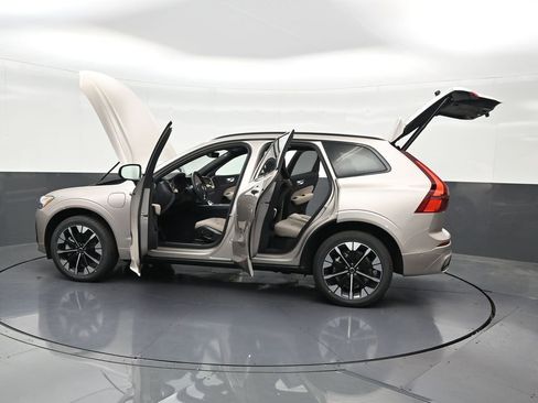 New 2026 Volvo XC60 T8 Plus w/ Protection Package Premier AWD/4WD image 31
