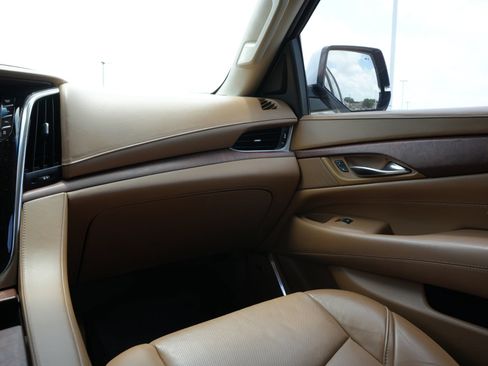 Used 2016 Cadillac Escalade ESV Platinum AWD/4WD image 9
