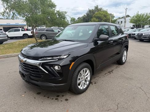 Used 2024 Chevrolet TrailBlazer LS FWD image 3